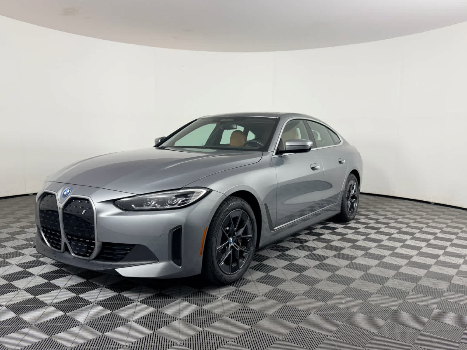 Used 2023 BMW i4 eDrive35 RWD image 7