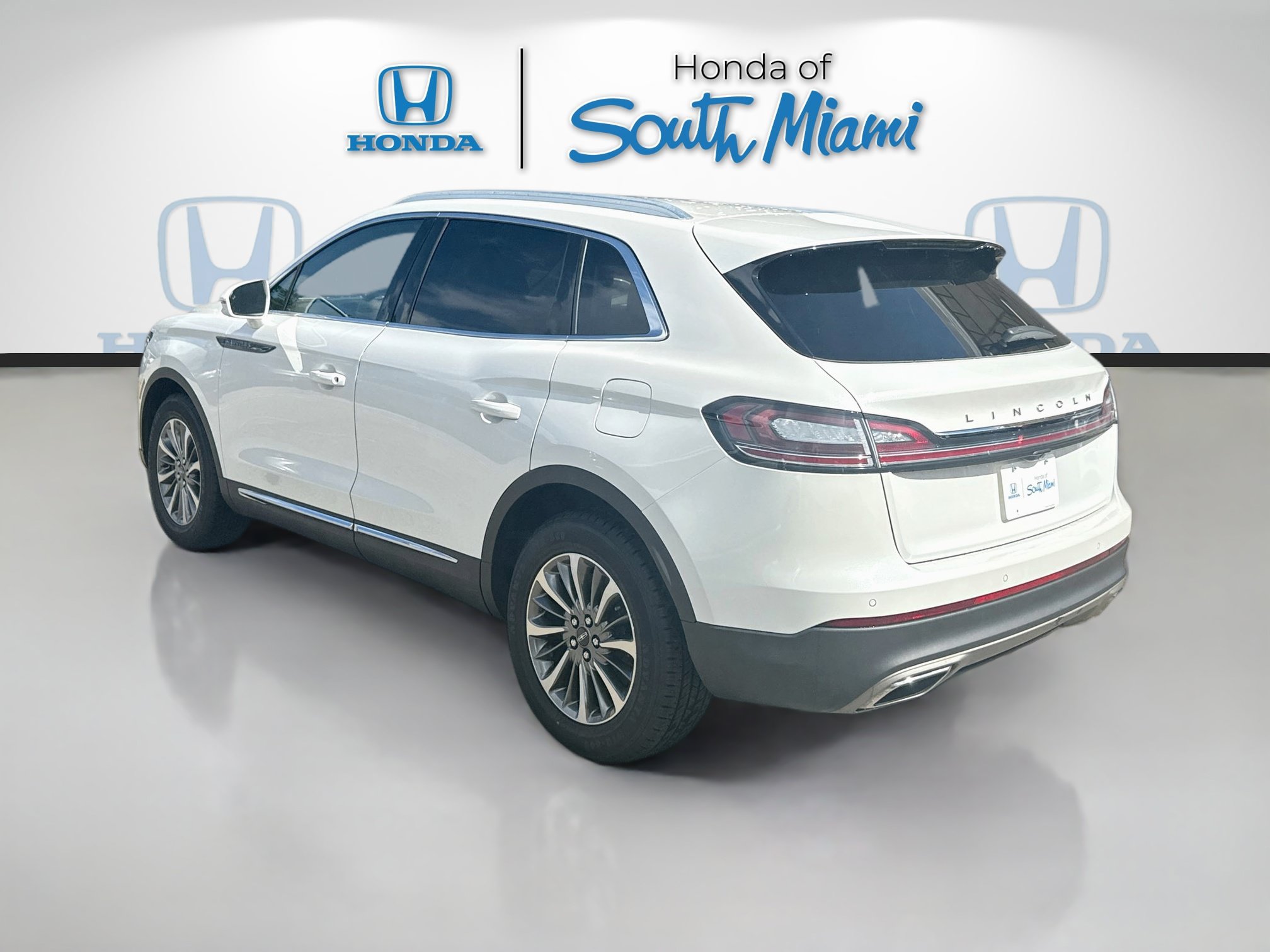 Used 2023 Lincoln Nautilus AWD w/ Premium Package image 5