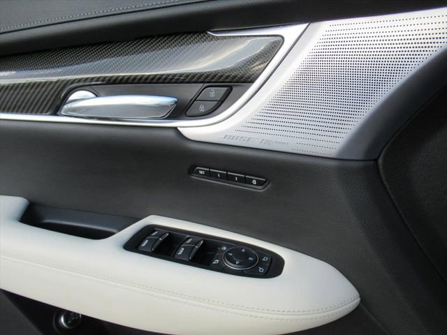 Used 2023 Cadillac XT6 Sport w/ Technology Package image 23