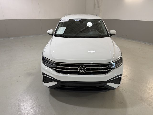 Certified 2024 Volkswagen Tiguan SE AWD/4WD image 3