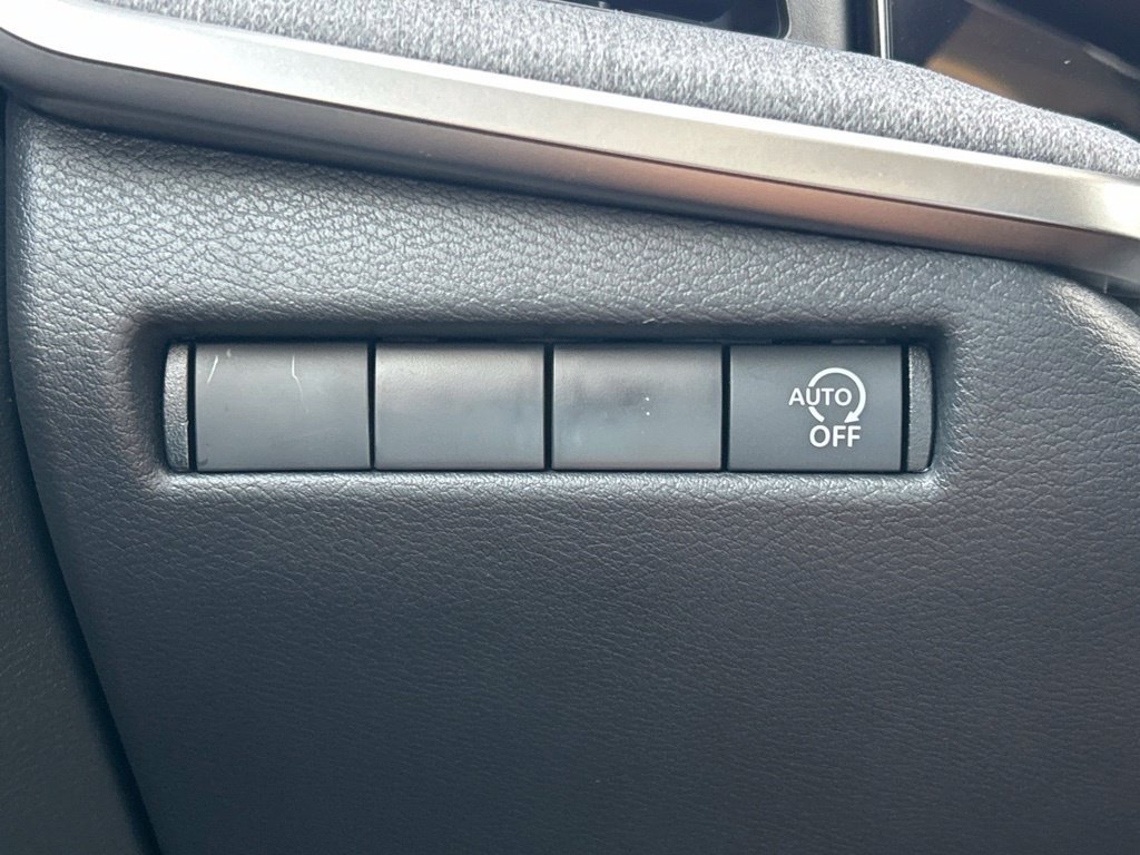 Certified 2025 Nissan Kicks SV FWD image 30