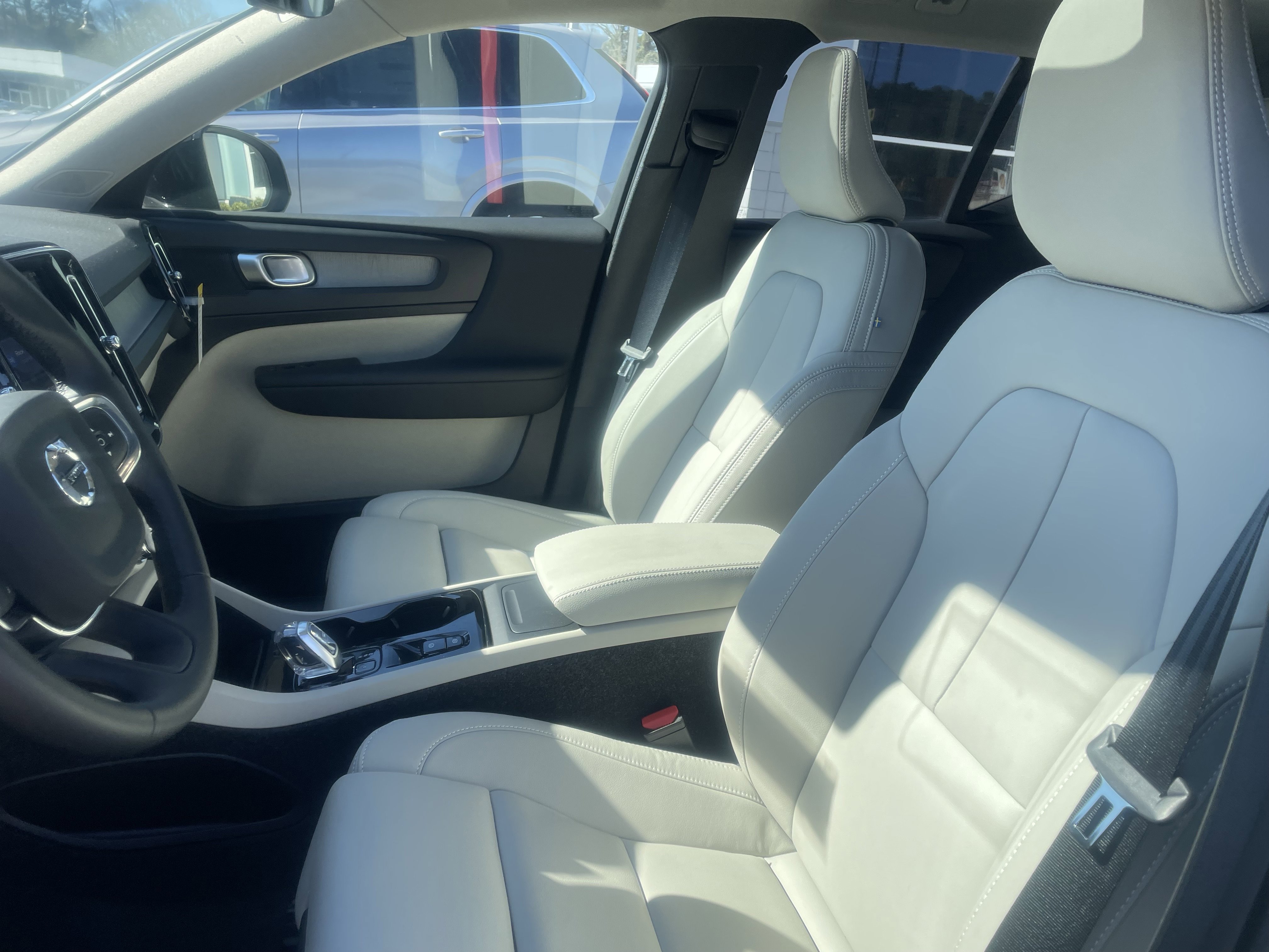 New 2025 Volvo XC40 B5 Plus w/ Protection Package Premier image 15