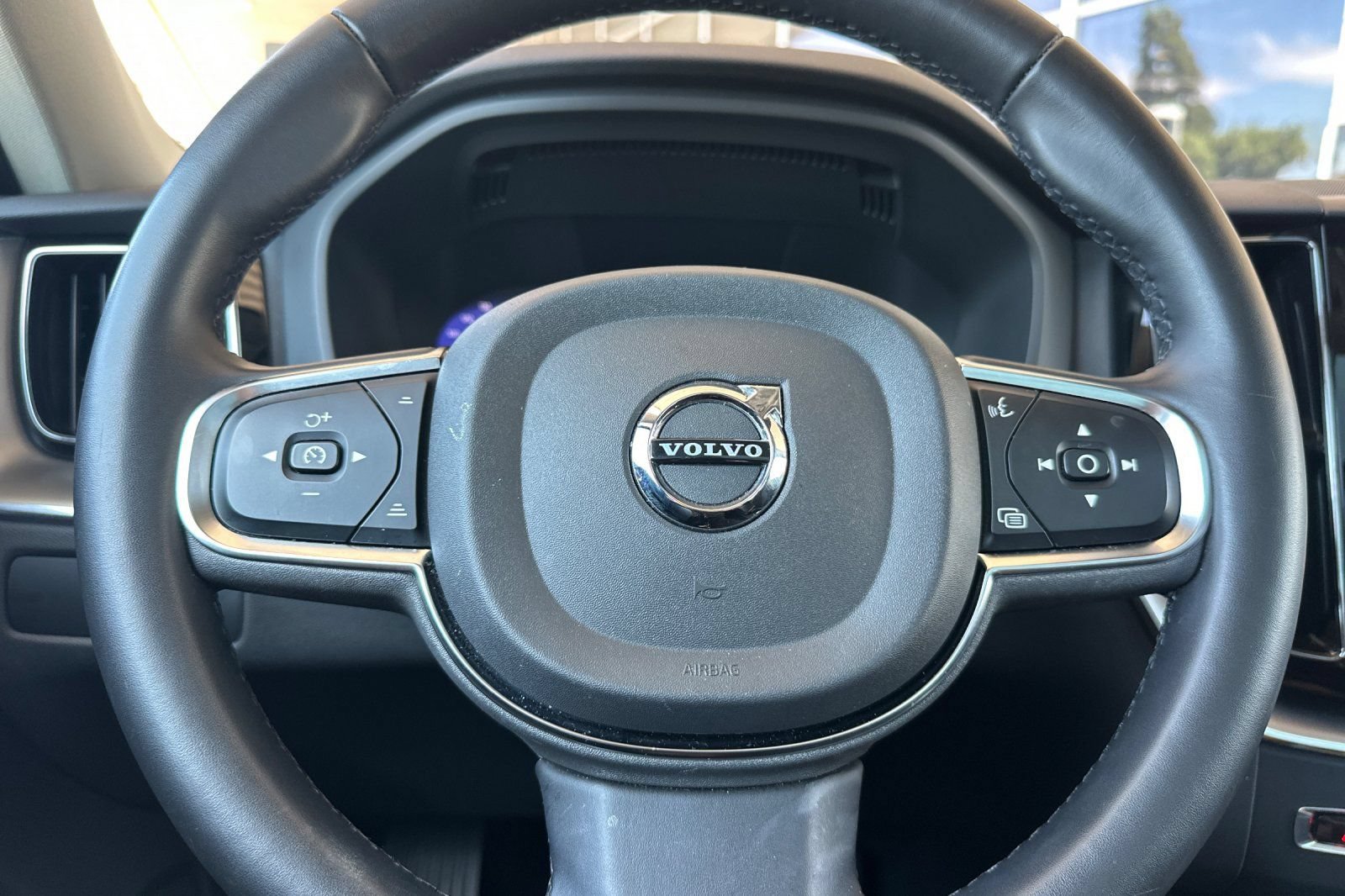 Used 2024 Volvo XC60 B5 Core AWD/4WD image 31