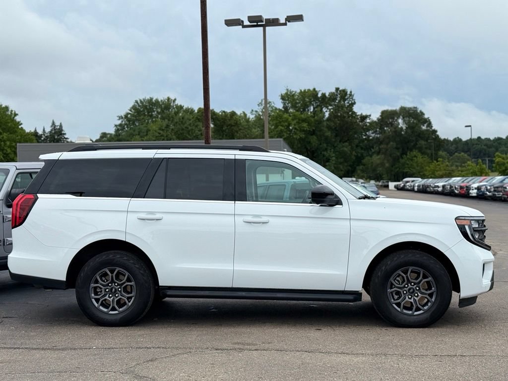 Used 2025 Ford Expedition Active AWD/4WD image 35