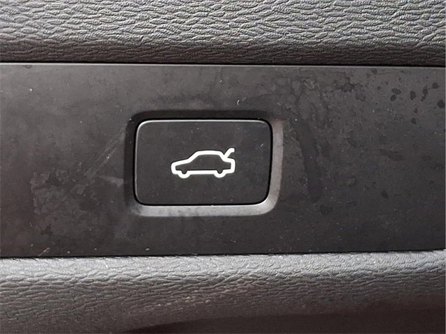 Certified 2025 Volvo XC60 B5 Plus image 21