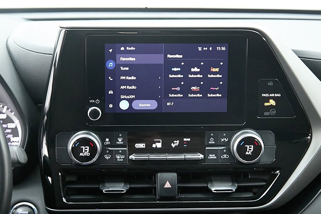 Used 2023 Toyota Highlander LE image 31