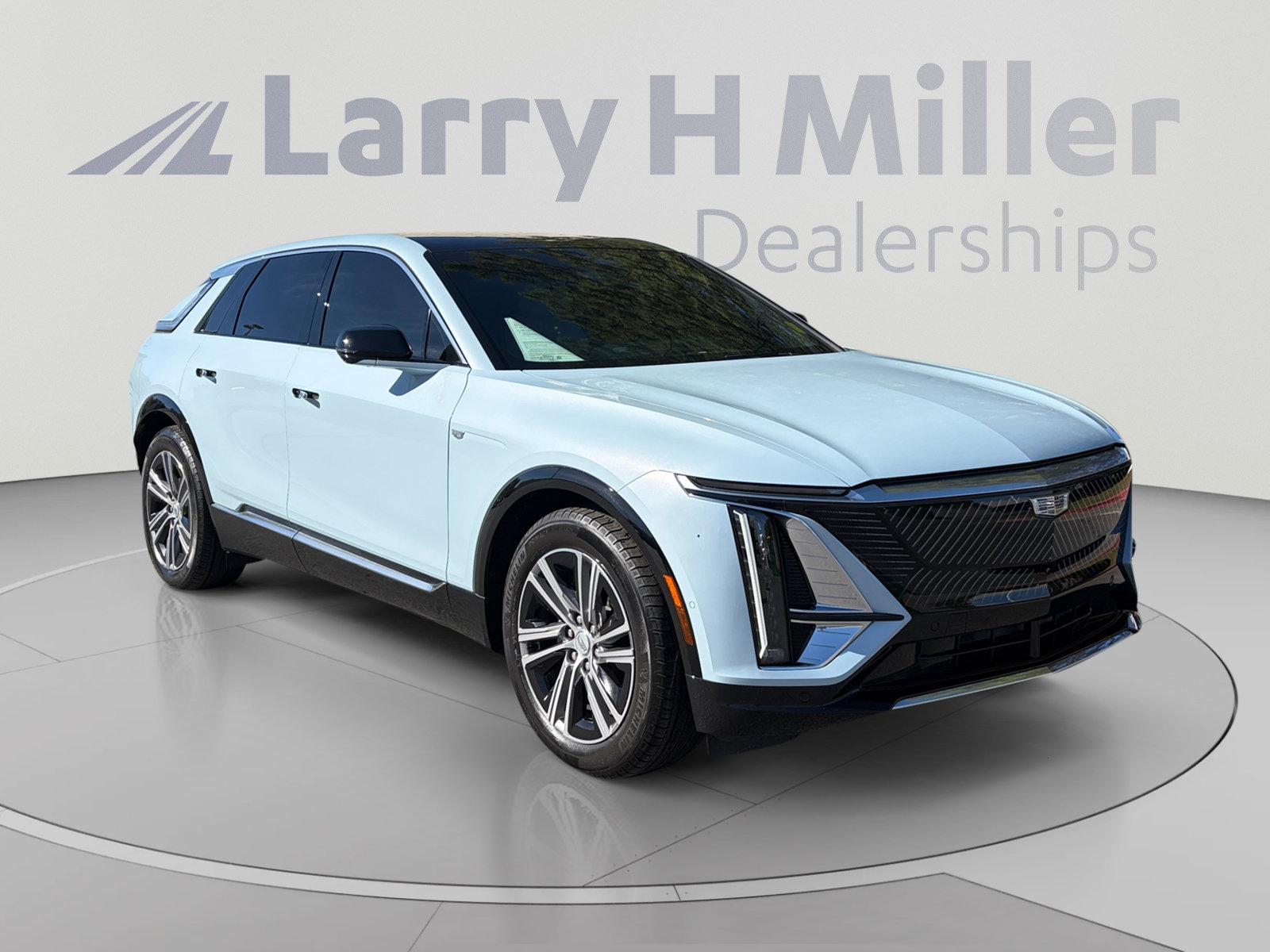 Used 2024 Cadillac Lyriq Luxury w/ LPO, Floor Liner Package AWD/4WD image 7
