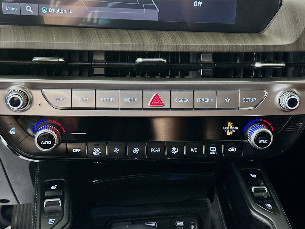 Used 2024 Kia Telluride EX w/ EX Captain's Chair Package image 16