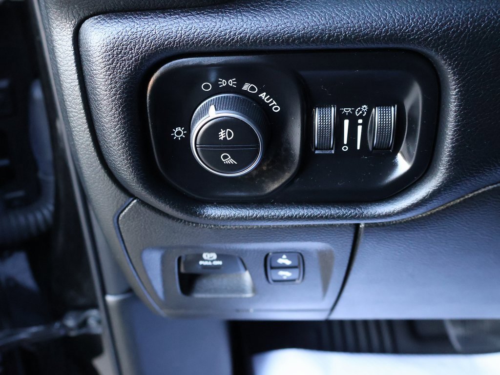 Used 2019 RAM 1500 Laramie w/ Sport Appearance Package image 11