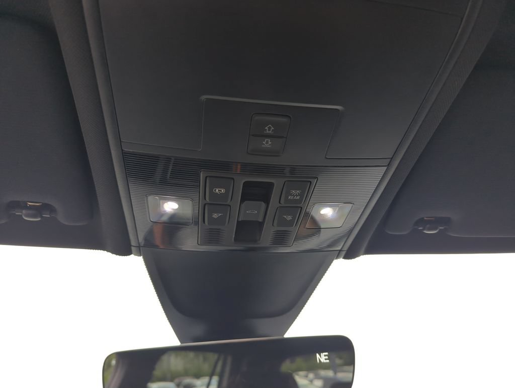 Certified 2024 Volkswagen Tiguan SE w/ Panoramic Sunroof Package FWD image 27