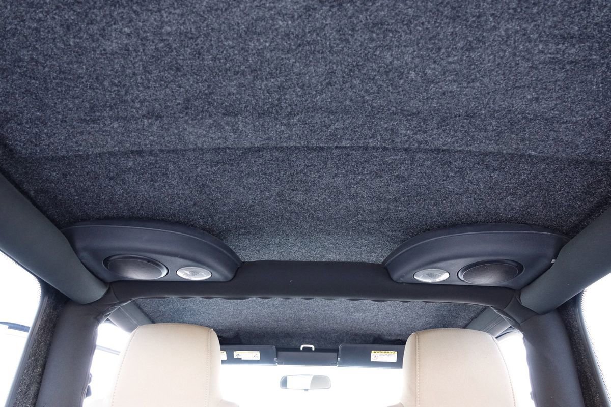 Used 2006 Jeep Wrangler Unlimited w/ Premium Audio Group image 35