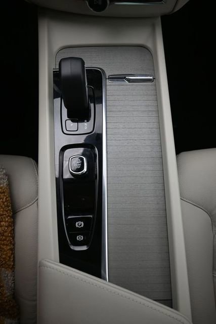 Used 2024 Volvo XC60 B5 Plus image 10