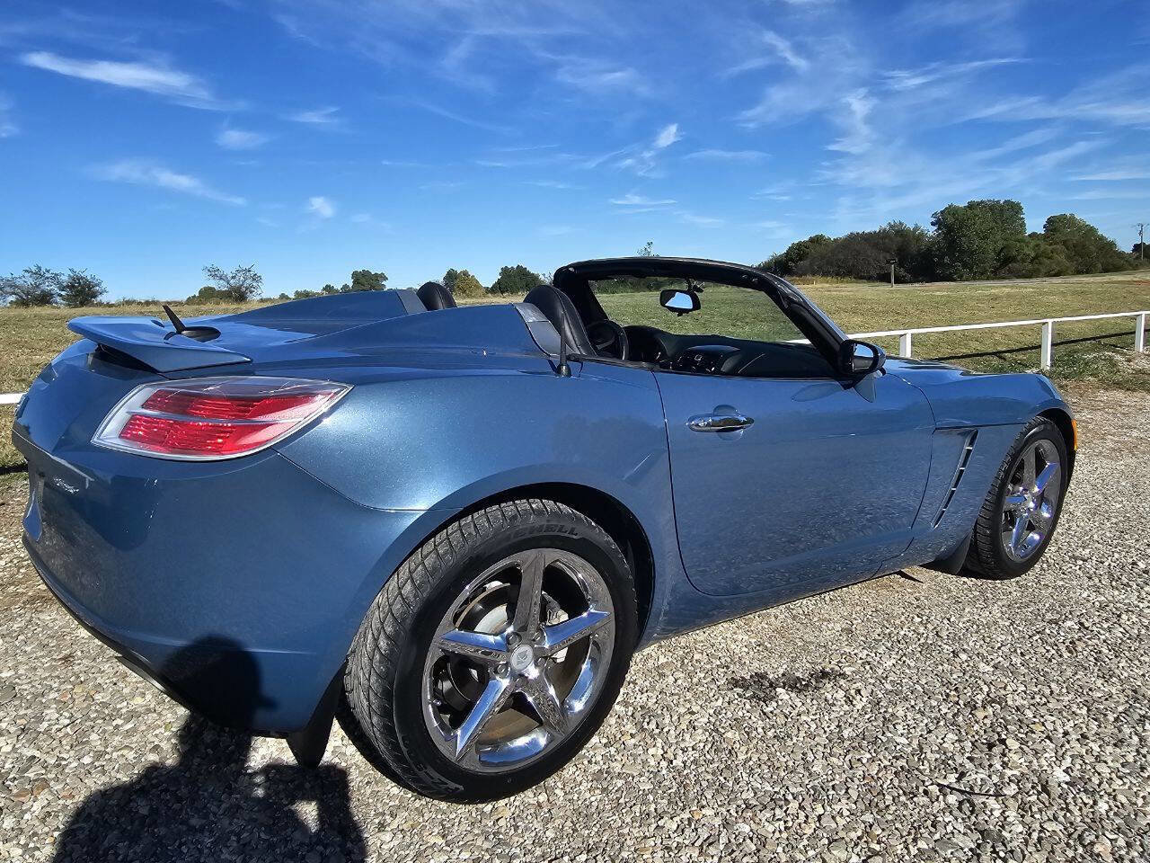 Used 2007 Saturn Sky Red Line image 2
