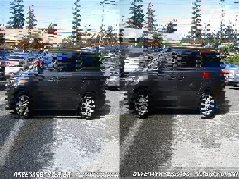 Used 2016 Kia Sedona LX w/ LX Essentials Premium Package image 6