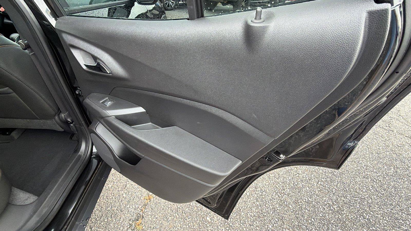 Used 2025 Chevrolet Trax RS w/ Sunroof Package FWD image 20