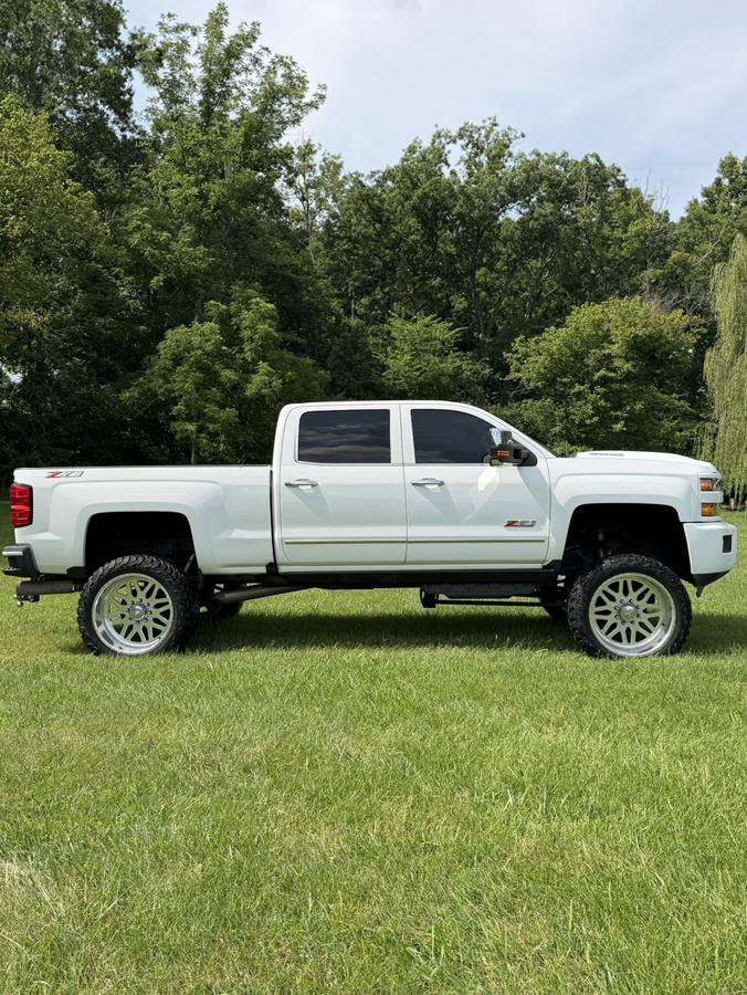 Used 2019 Chevrolet Silverado 2500 LTZ w/ Duramax Plus Package AWD/4WD image 15