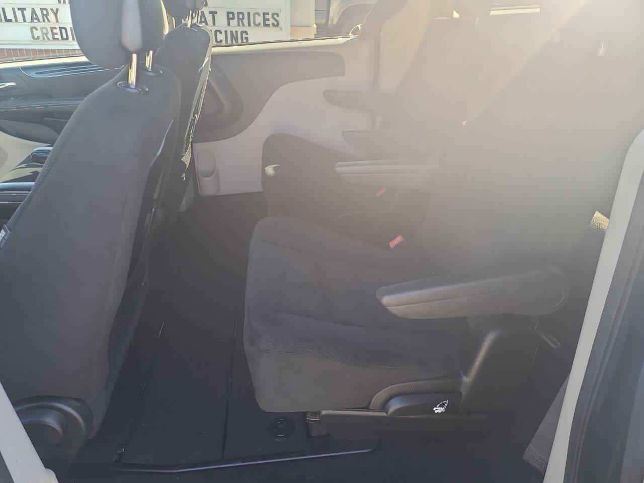 Used 2016 Dodge Grand Caravan SE image 24