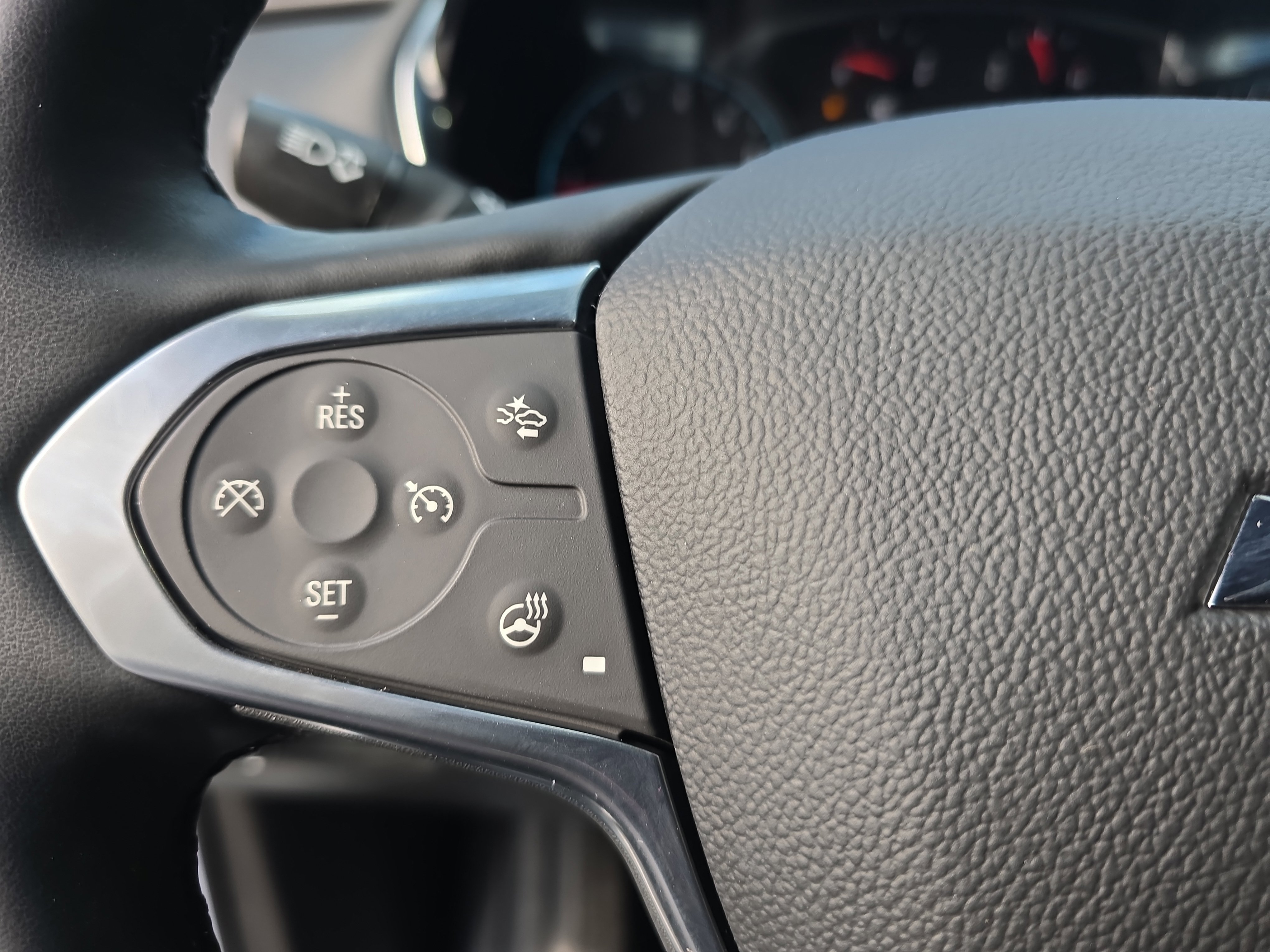 Used 2023 Chevrolet Traverse RS image 16