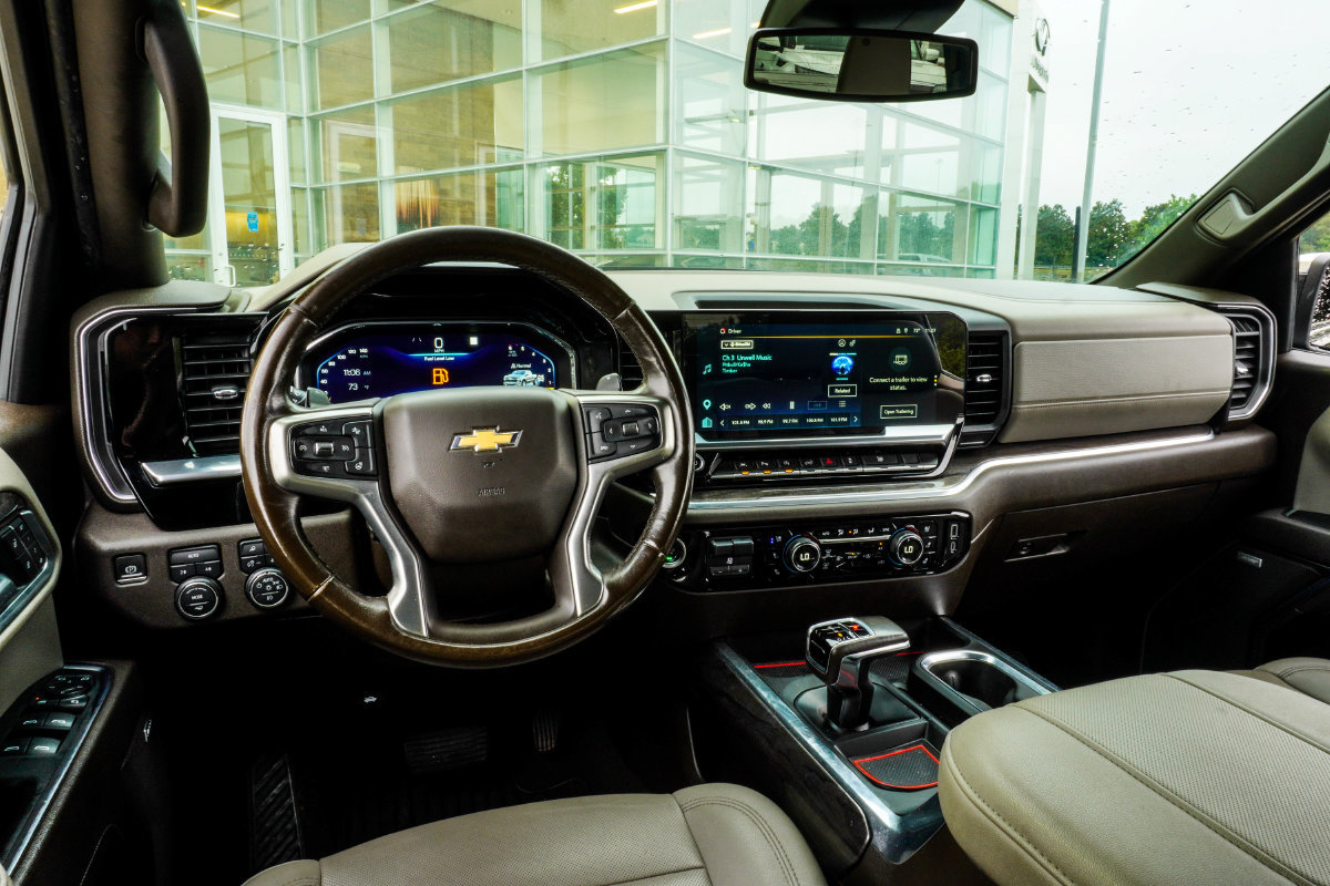 Used 2023 Chevrolet Silverado 1500 LTZ AWD/4WD image 17