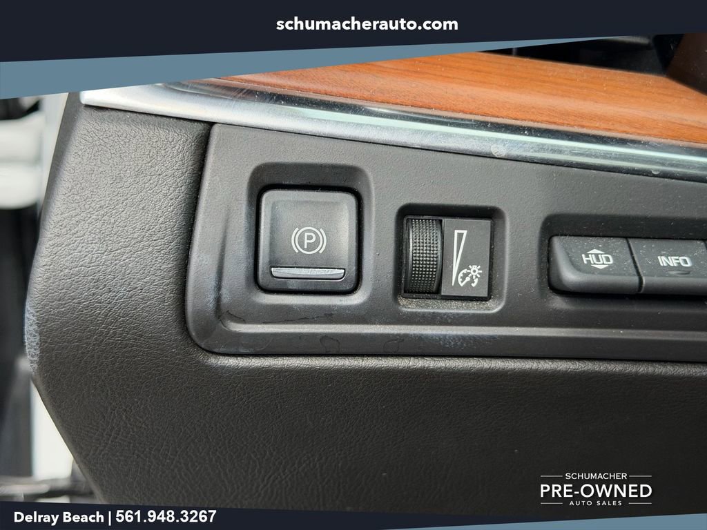 Used 2017 Cadillac XT5 Platinum w/ Driver Assist Package AWD/4WD image 26