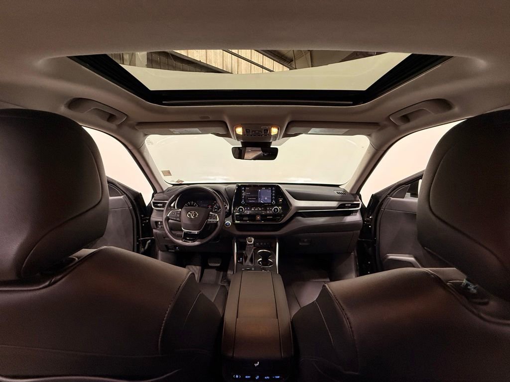 Used 2020 Toyota Highlander XLE image 20
