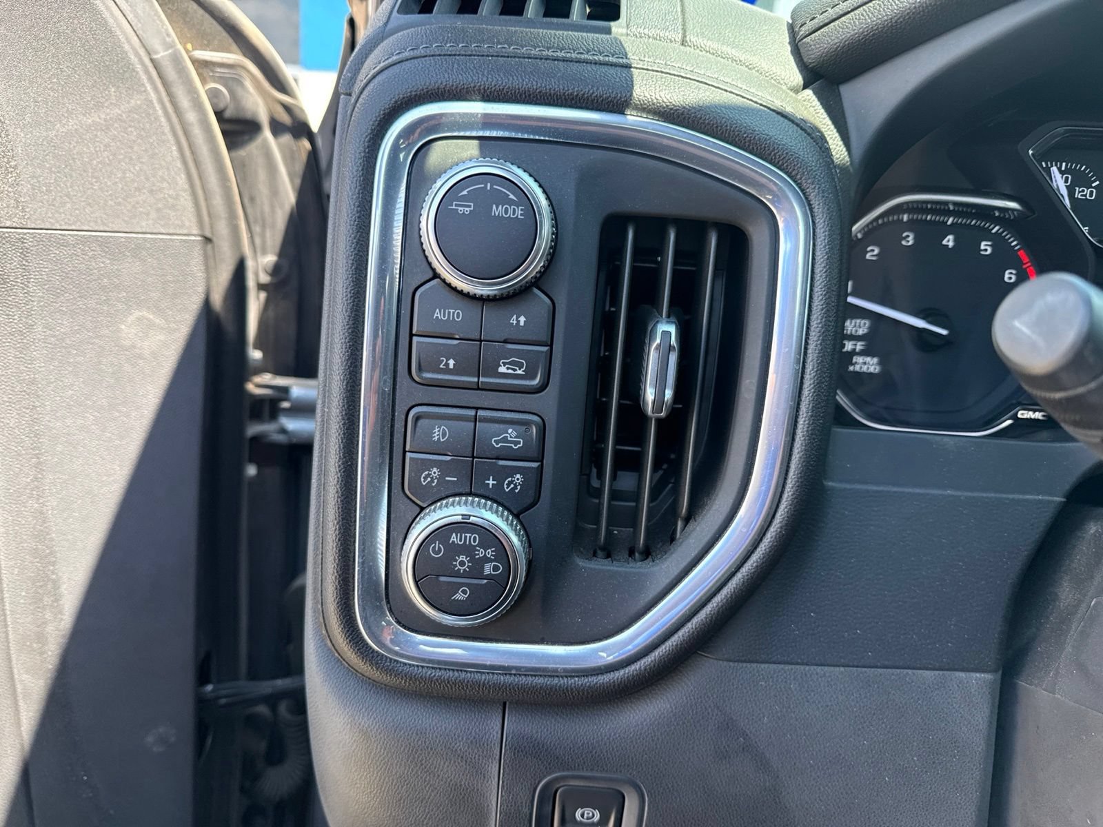 Used 2021 GMC Sierra 1500 SLT AWD/4WD image 21