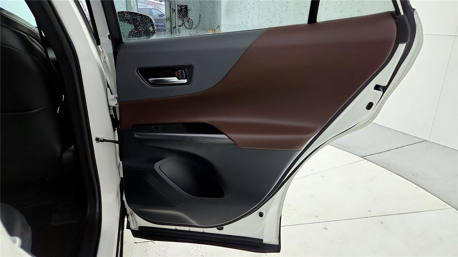 Used 2021 Toyota Venza Limited image 20