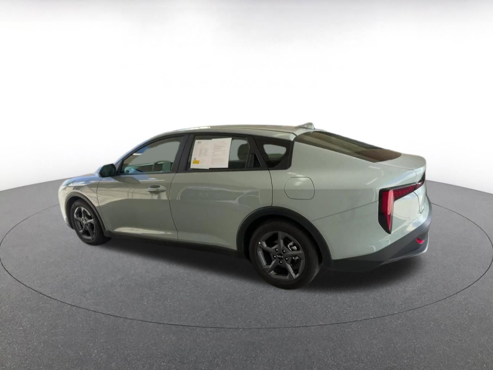 Used 2025 Kia K4 LXS image 10