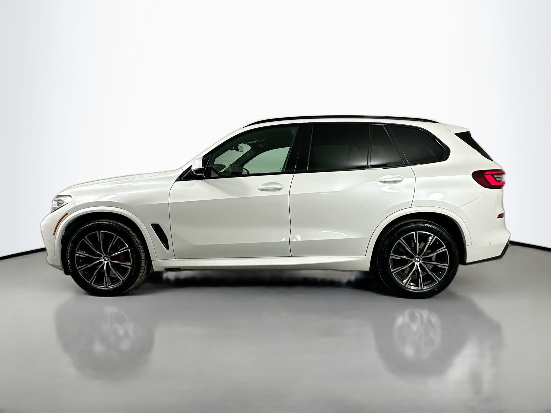 Used 2023 BMW X5 xDrive40i w/ M Sport Package image 9