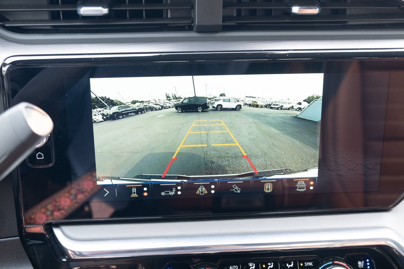 Used 2026 GMC Sierra 3500 Denali Ultimate AWD/4WD image 4