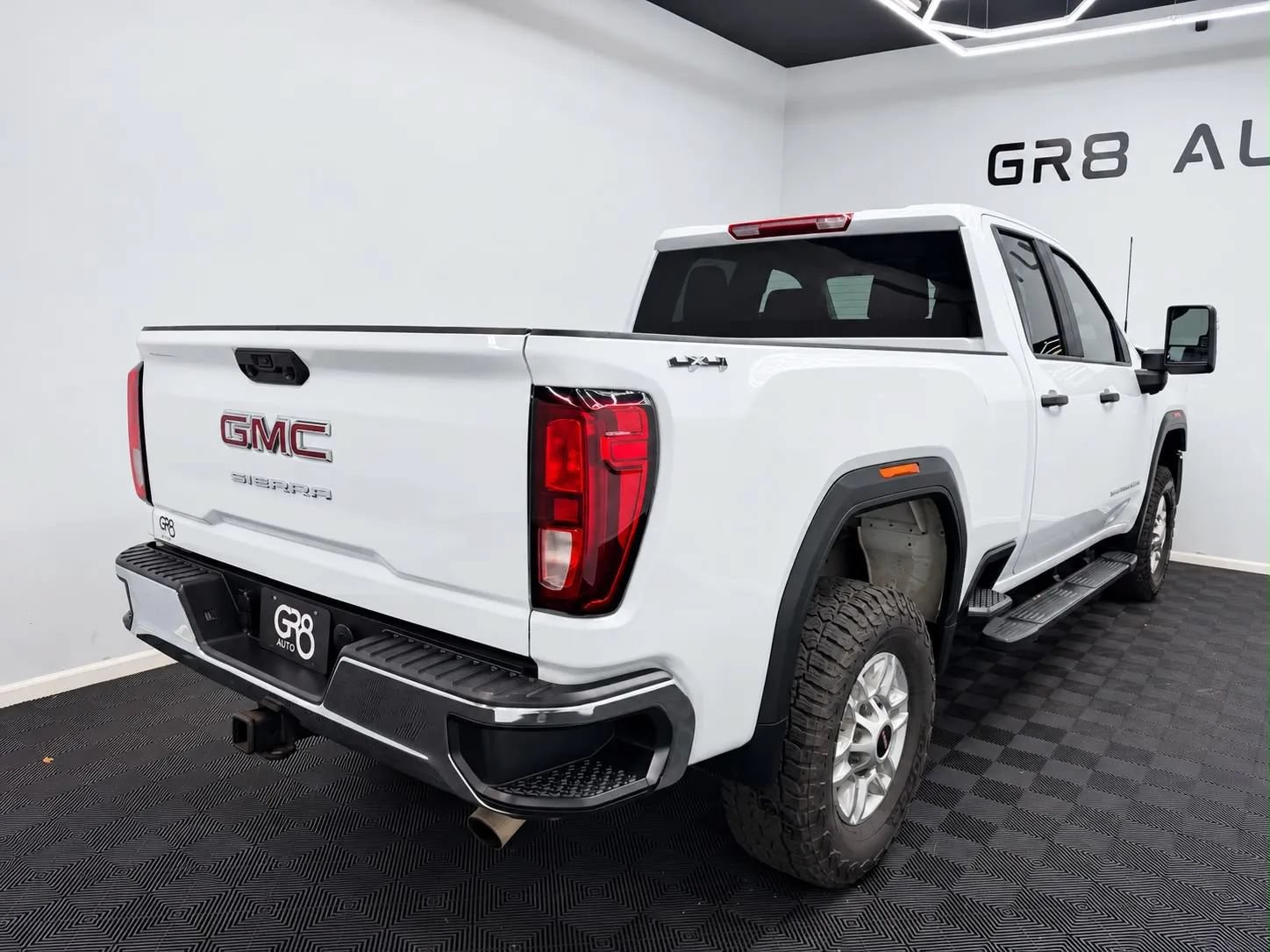 Used 2024 GMC Sierra 2500 Pro AWD/4WD image 9