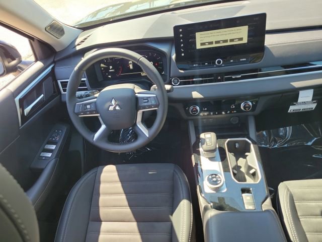 New 2025 Mitsubishi Outlander SE image 13