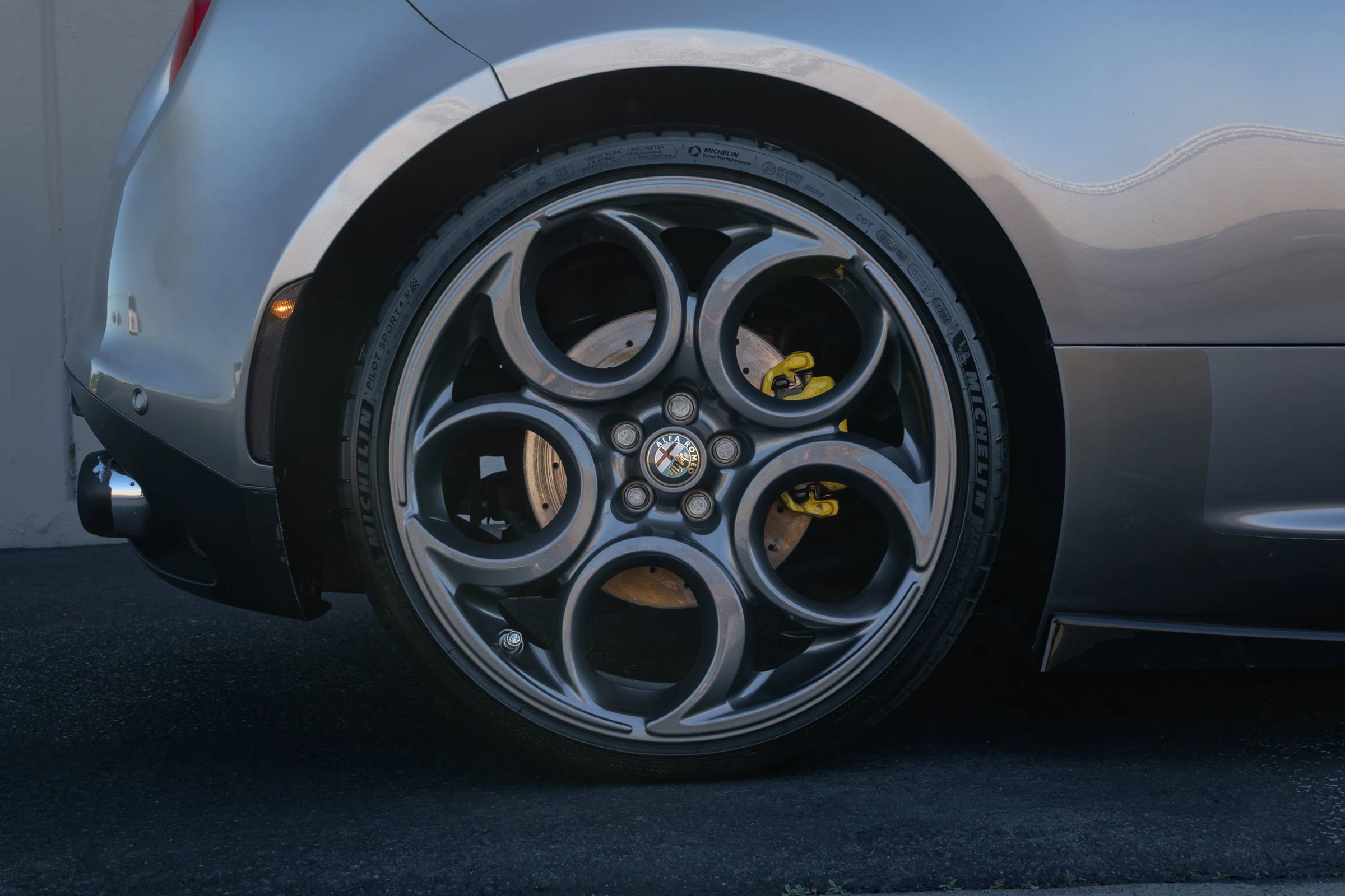 Used 2015 Alfa Romeo 4C Coupe w/ Leather Interior Group RWD image 29