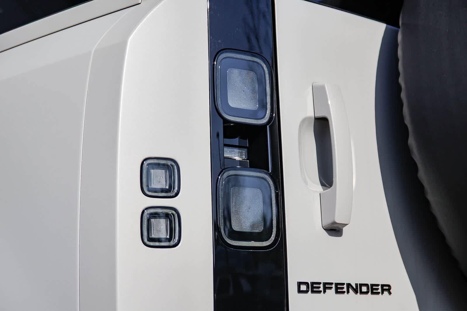 New 2026 Land Rover Defender 110 X-Dynamic SE AWD/4WD image 7