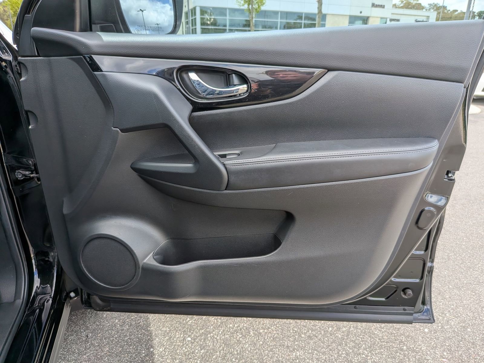 Used 2022 Nissan Rogue Sport SV image 33