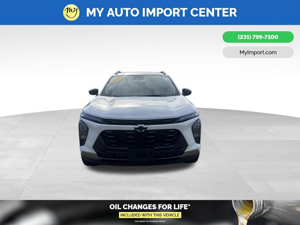 Used 2025 Chevrolet Trax ACTIV FWD image 2