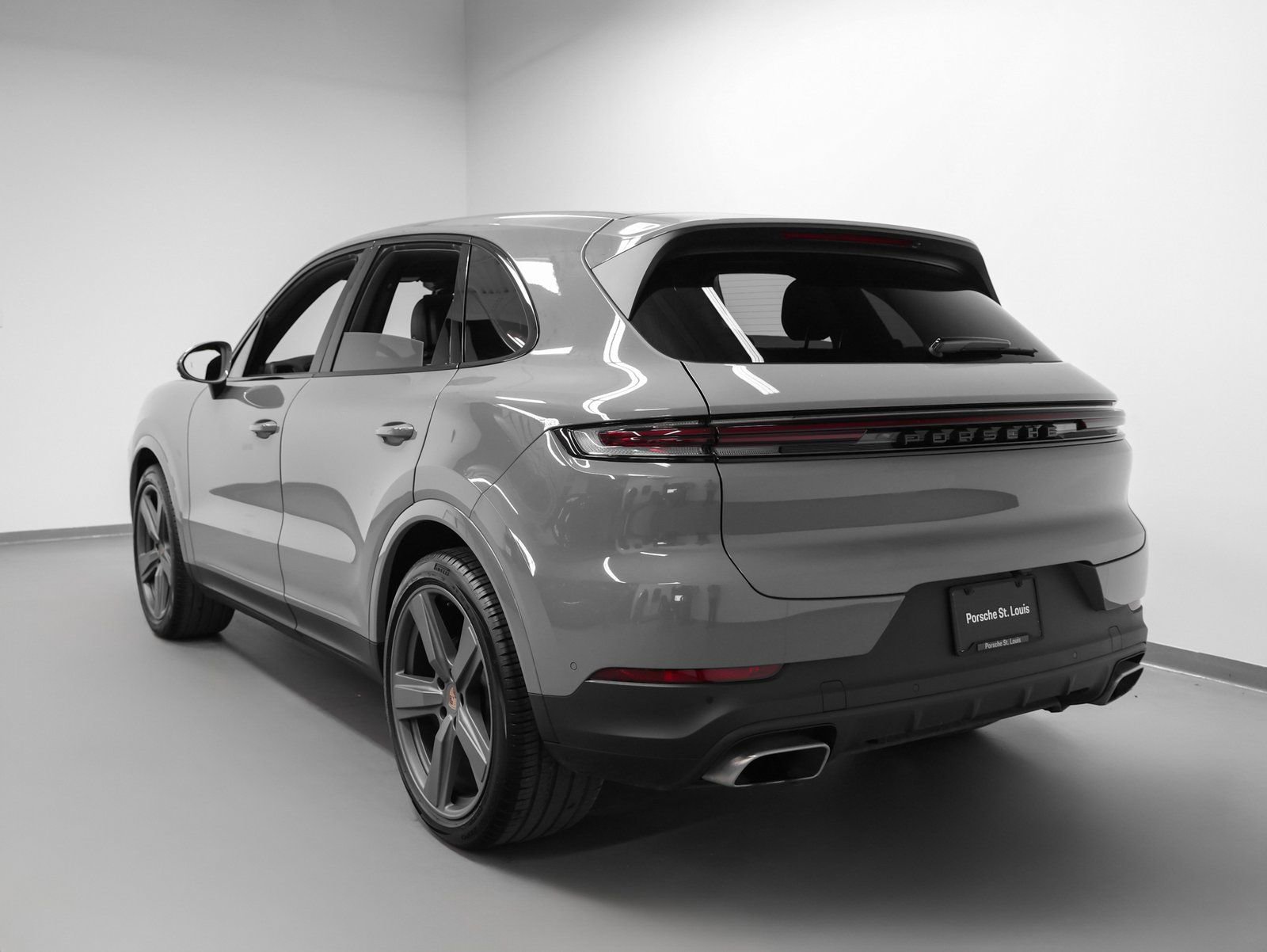 Certified 2025 Porsche Cayenne image 3
