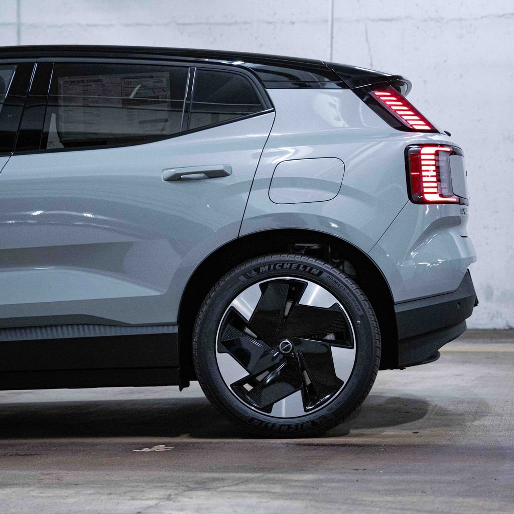 New 2026 Volvo EX30 Plus w/ Protection Package Premier AWD/4WD image 4