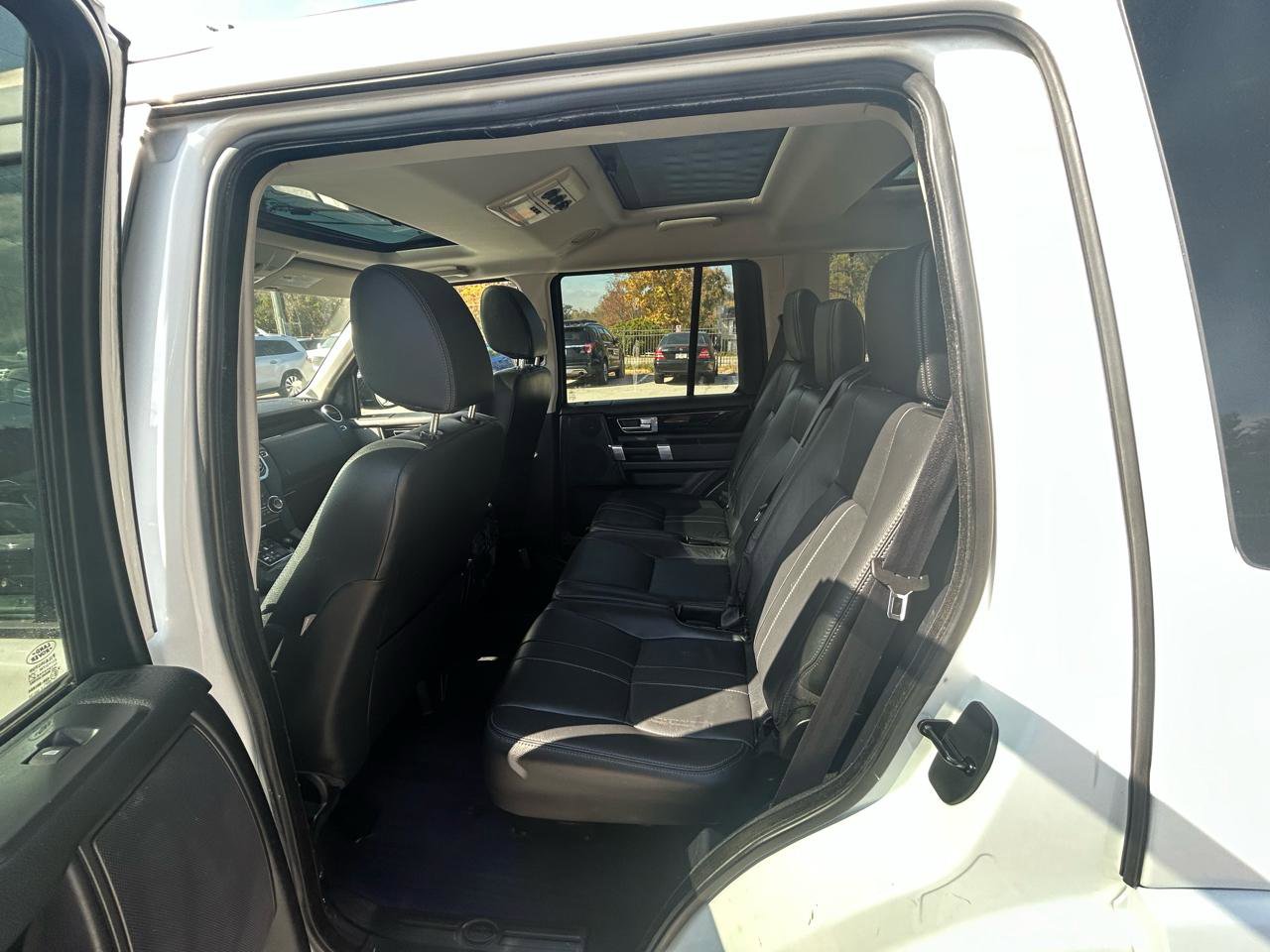 Used 2016 Land Rover LR4 HSE Silver Edition AWD/4WD image 16