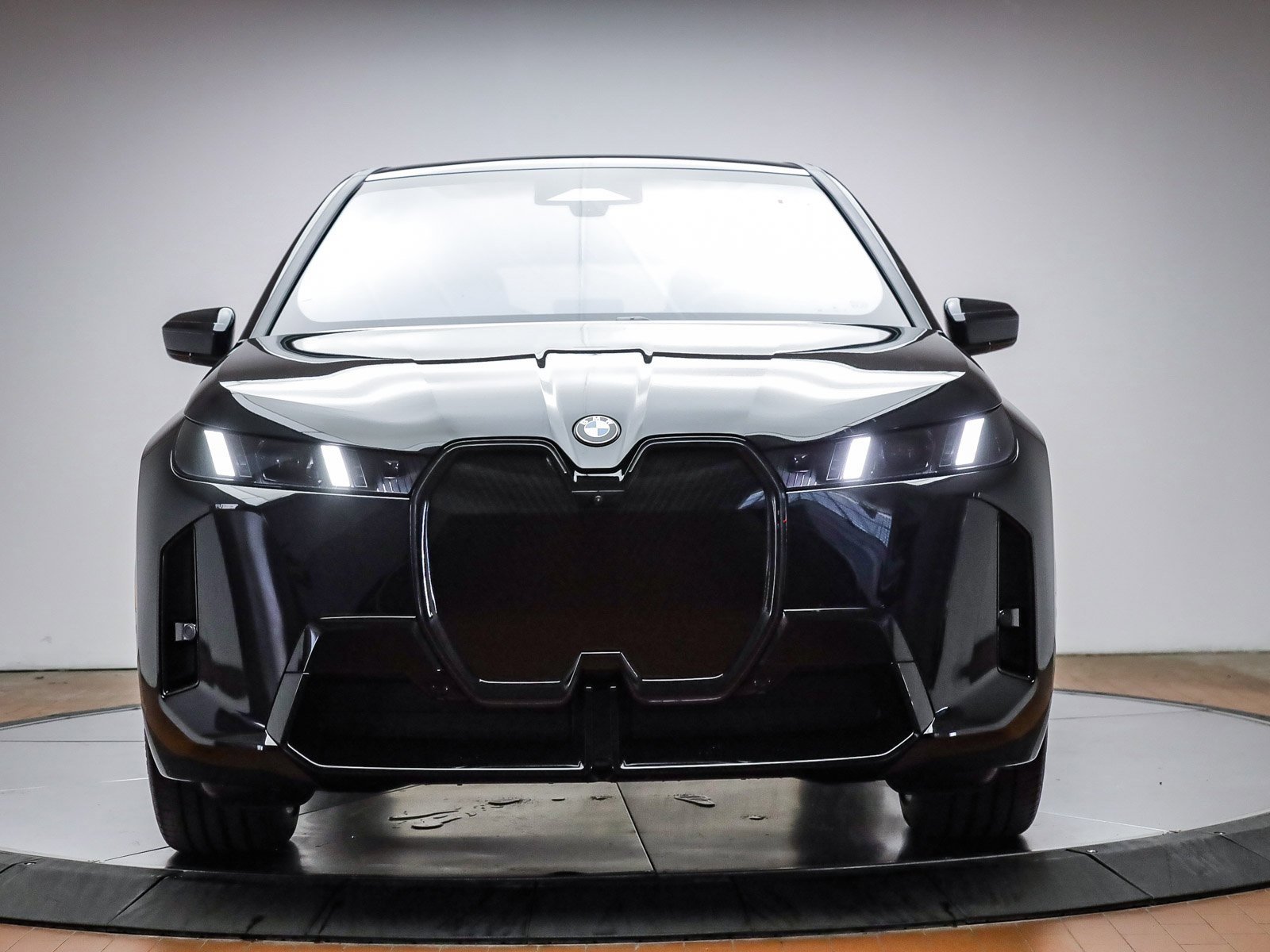 New 2026 BMW iX xDrive45 w/ M Sport Package image 2