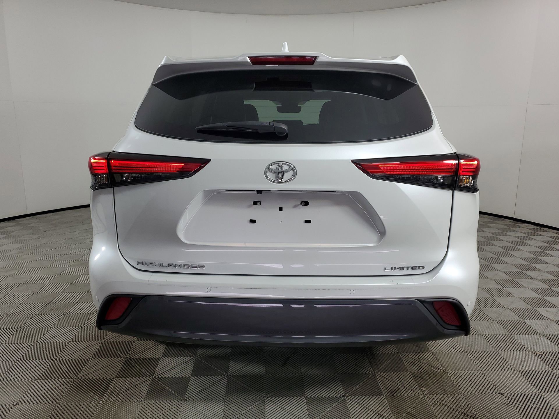 Used 2023 Toyota Highlander Limited image 9