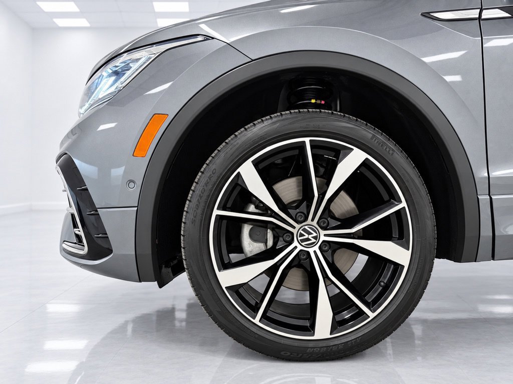 Used 2022 Volkswagen Tiguan SEL R-Line AWD/4WD image 9