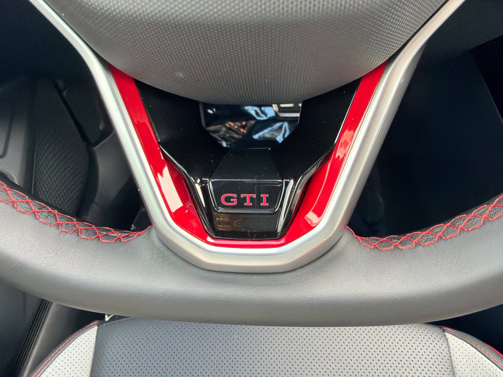 New 2026 Volkswagen GTI SE FWD image 31