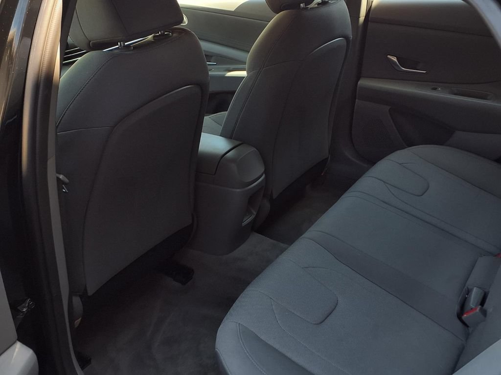 Used 2024 Hyundai Elantra SE FWD image 18