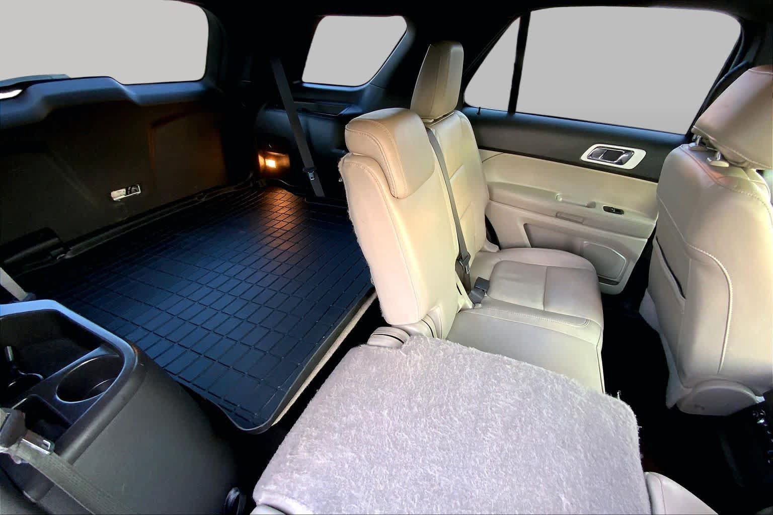 Used 2015 Ford Explorer XLT w/ Equipment Group 202B FWD image 18