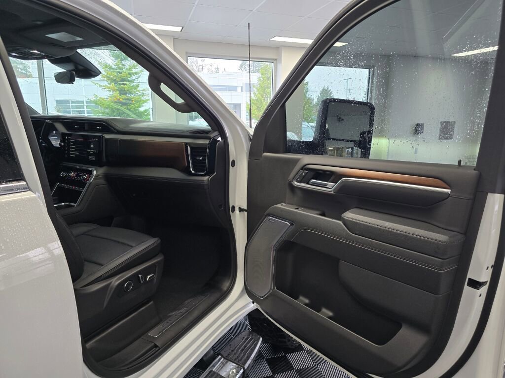Used 2025 GMC Sierra 3500 Denali w/ Denali Reserve Package image 44