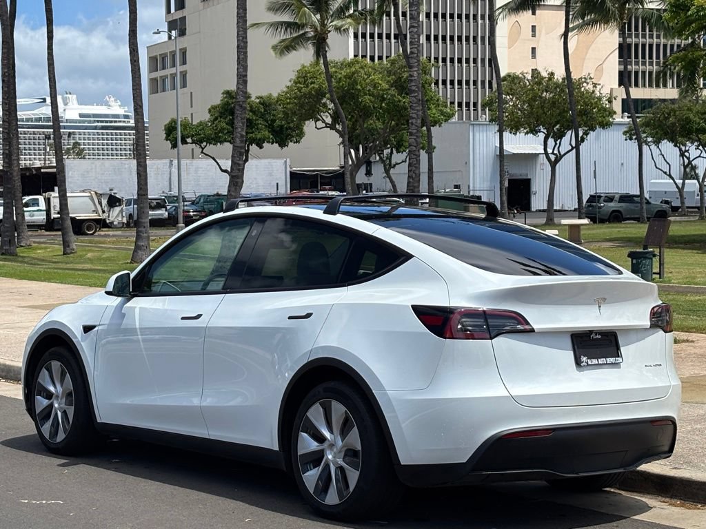 Used 2023 Tesla Model Y Long Range AWD/4WD image 3