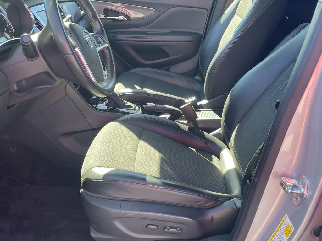 Used 2022 Buick Encore Preferred w/ Safety Package image 17