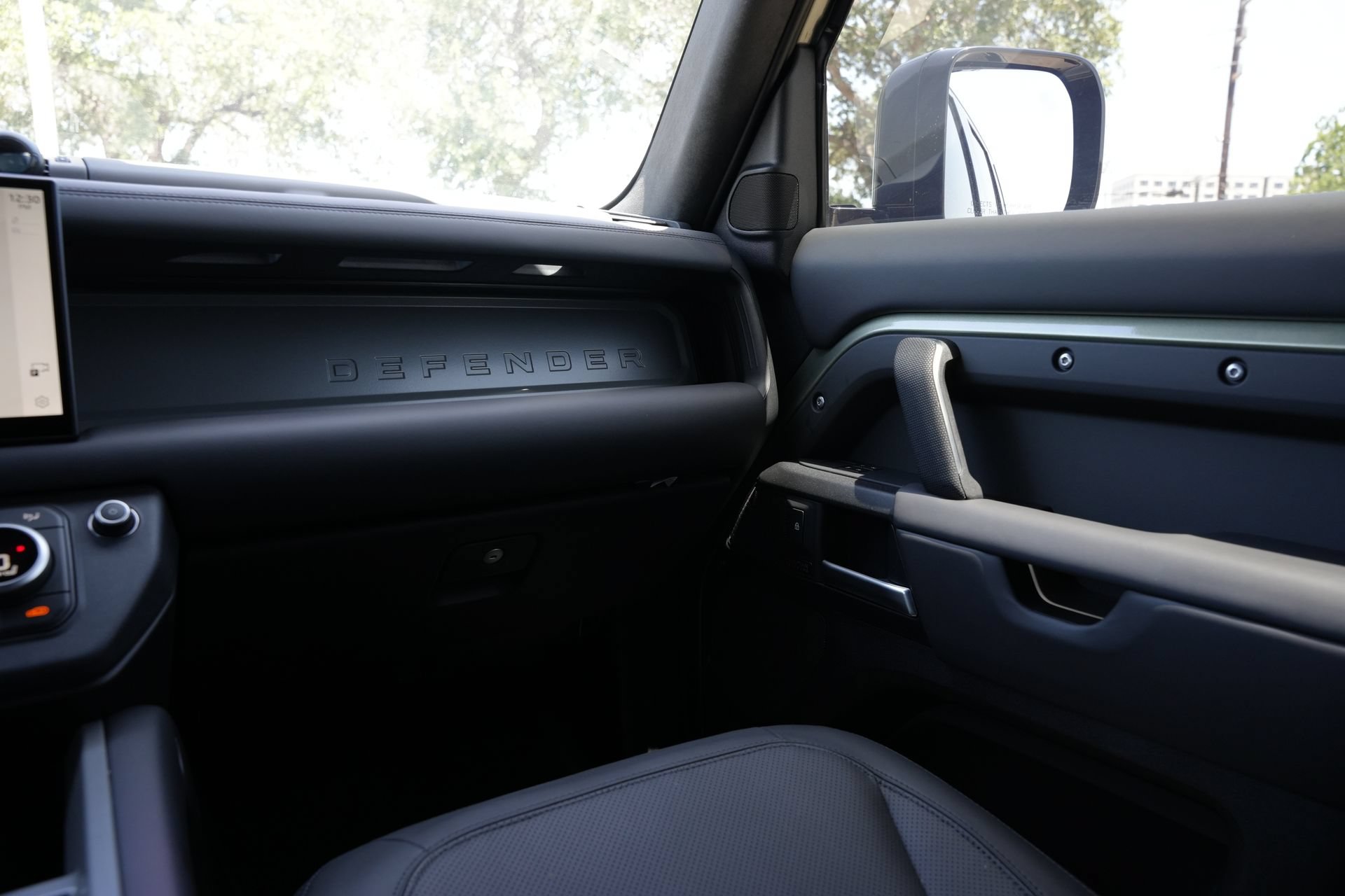 Used 2025 Land Rover Defender 110 X AWD/4WD image 9