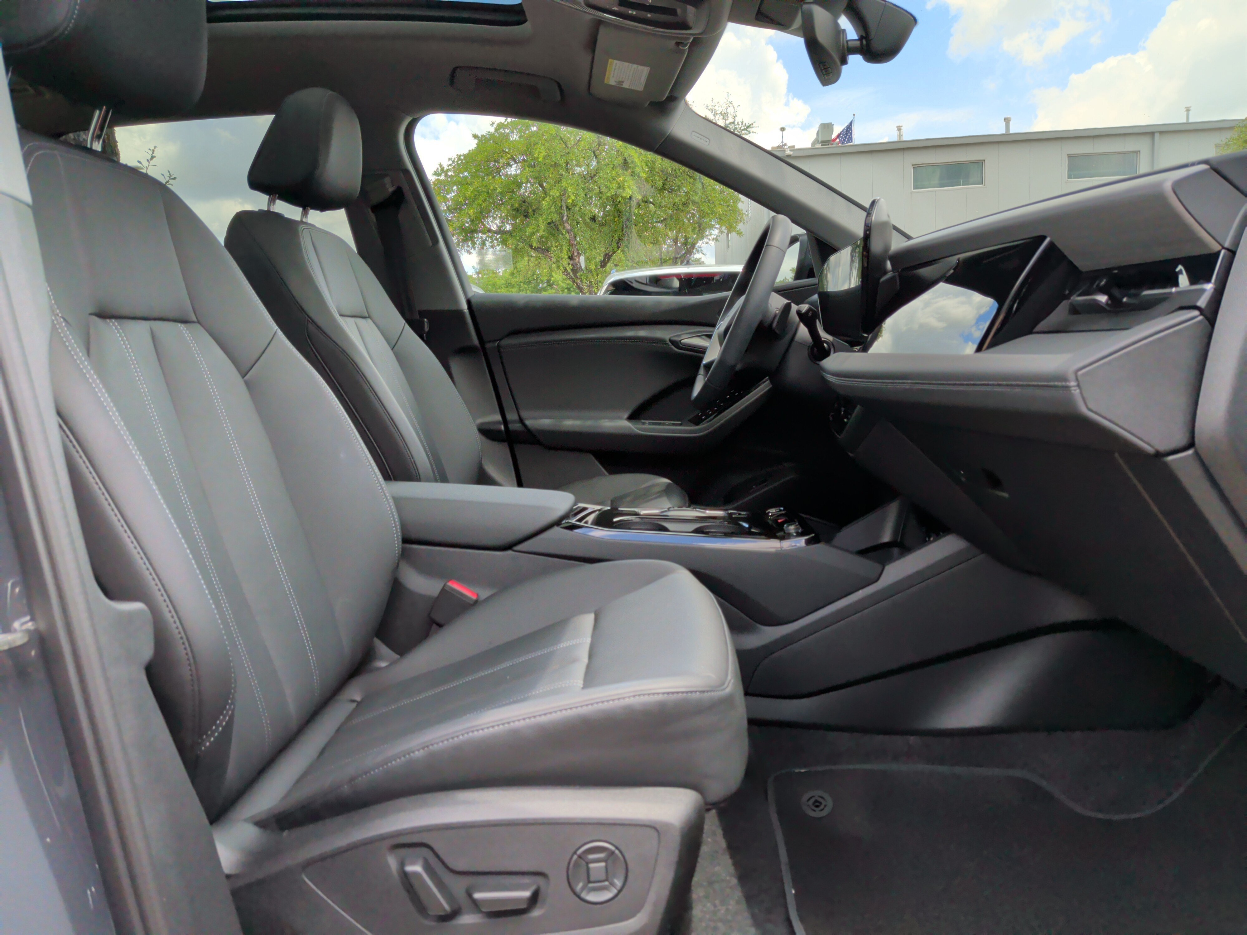 Used 2025 Audi Q6 e-tron Premium w/ Convenience Package RWD image 35